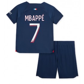 Otroški Nogometni dresi Paris Saint-Germain Kylian Mbappe #7 Domači 2023-24 Kratek Rokav (+ Kratke hlače)